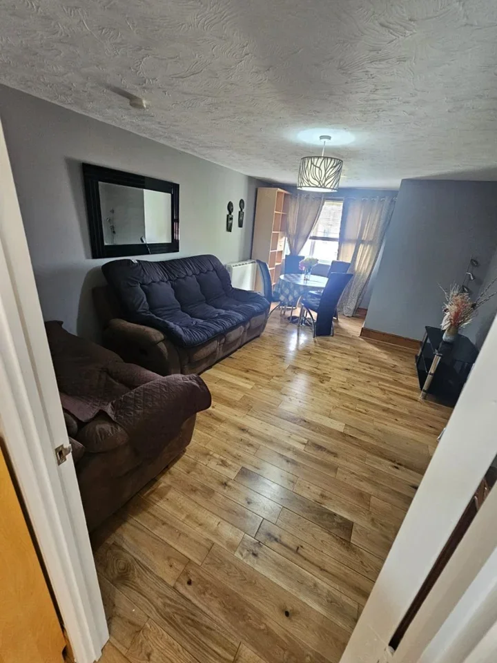 Flat Cherry Blossom Close in Greater London