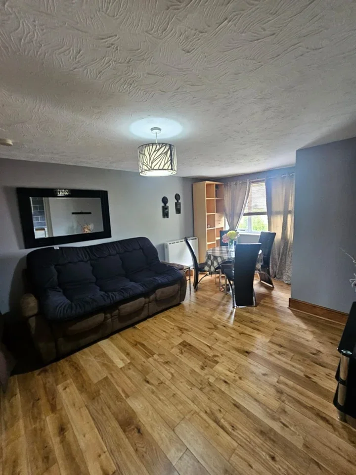 Flat Cherry Blossom Close in Greater London