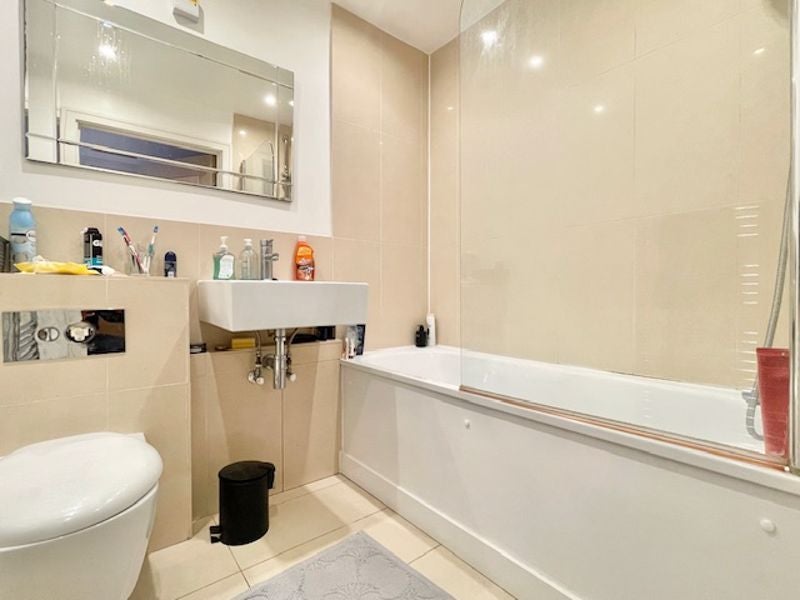 Flat Gibbons Rents in Greater London