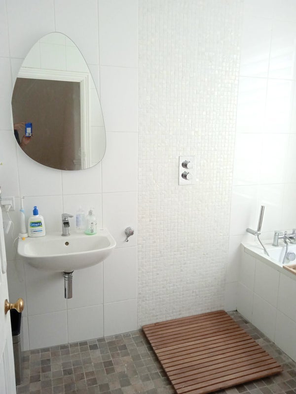 Room Wellington Road in Greater London