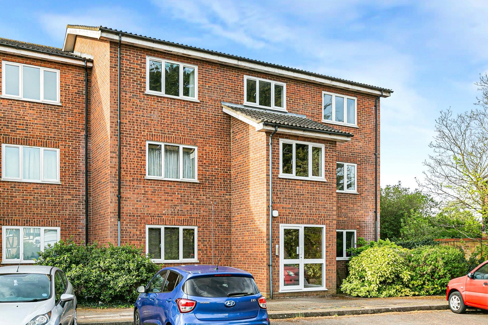 Flat Wesley Drive in Borough of Runnymede