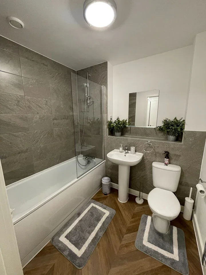 Room Frogmore Road in Dacorum