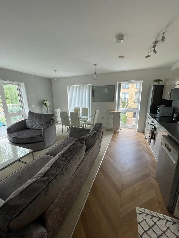 Room Frogmore Road in Dacorum