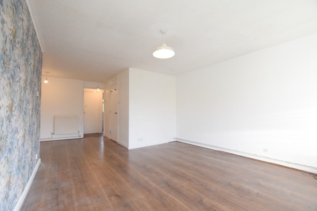 Flat Laing Close in Greater London