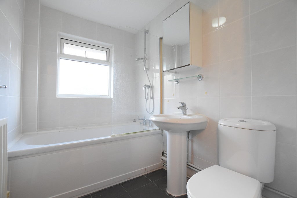 Flat Laing Close in Greater London