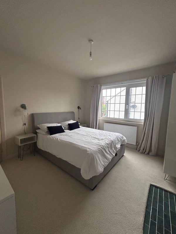 Room Claverdale Road in Greater London