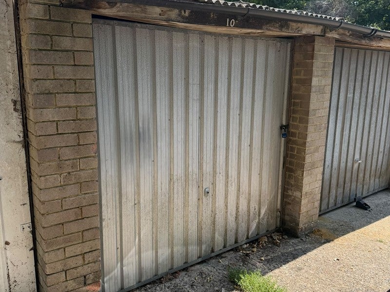 Flat Manning Close in Mid Sussex