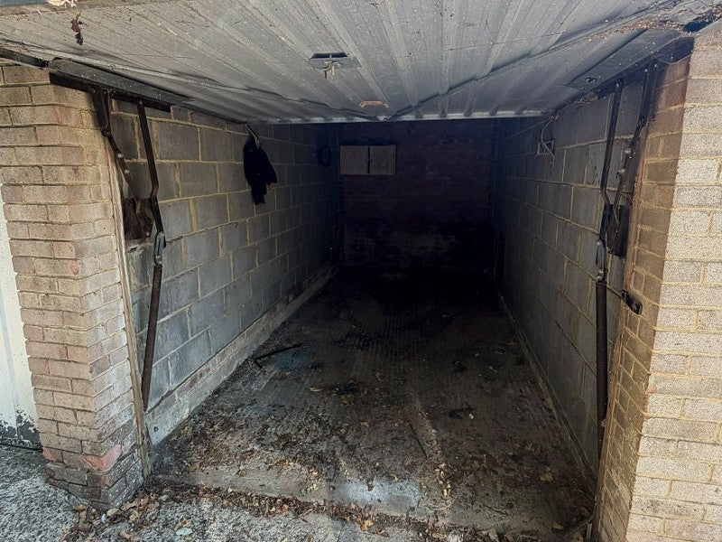 Flat Manning Close in Mid Sussex