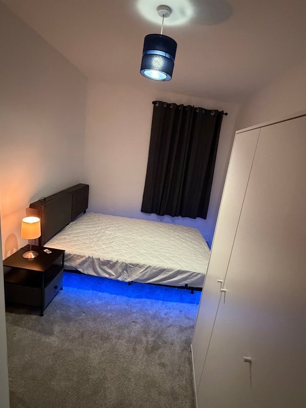 Room Cromwell Road in Salford