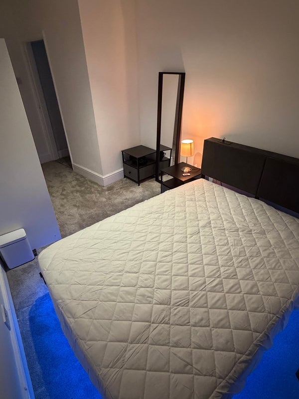 Room Cromwell Road in Salford