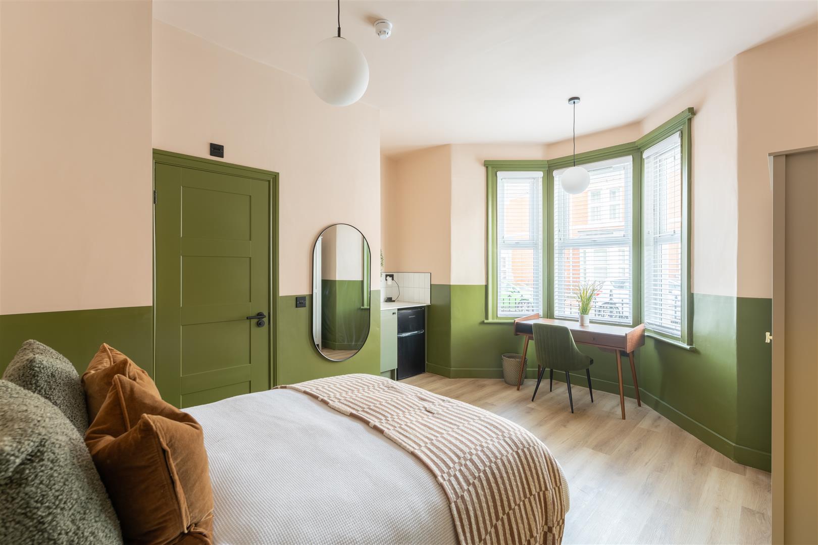 Room Wingrove Avenue in Newcastle upon Tyne