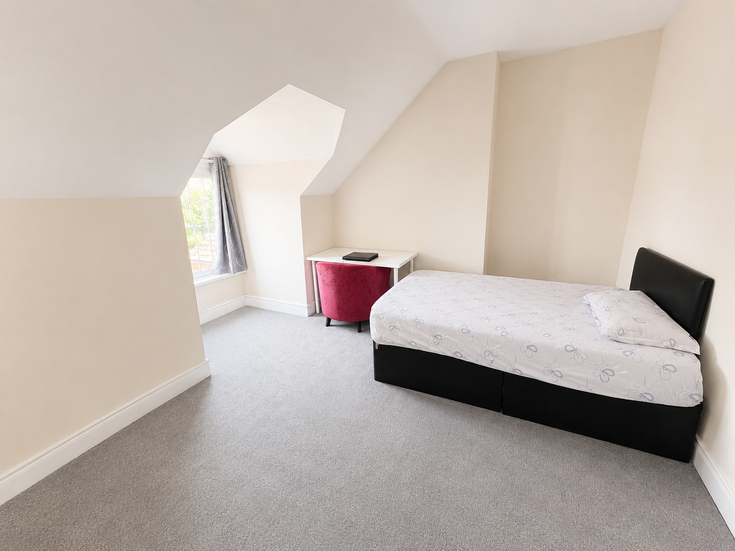 Room Soho Avenue in Birmingham