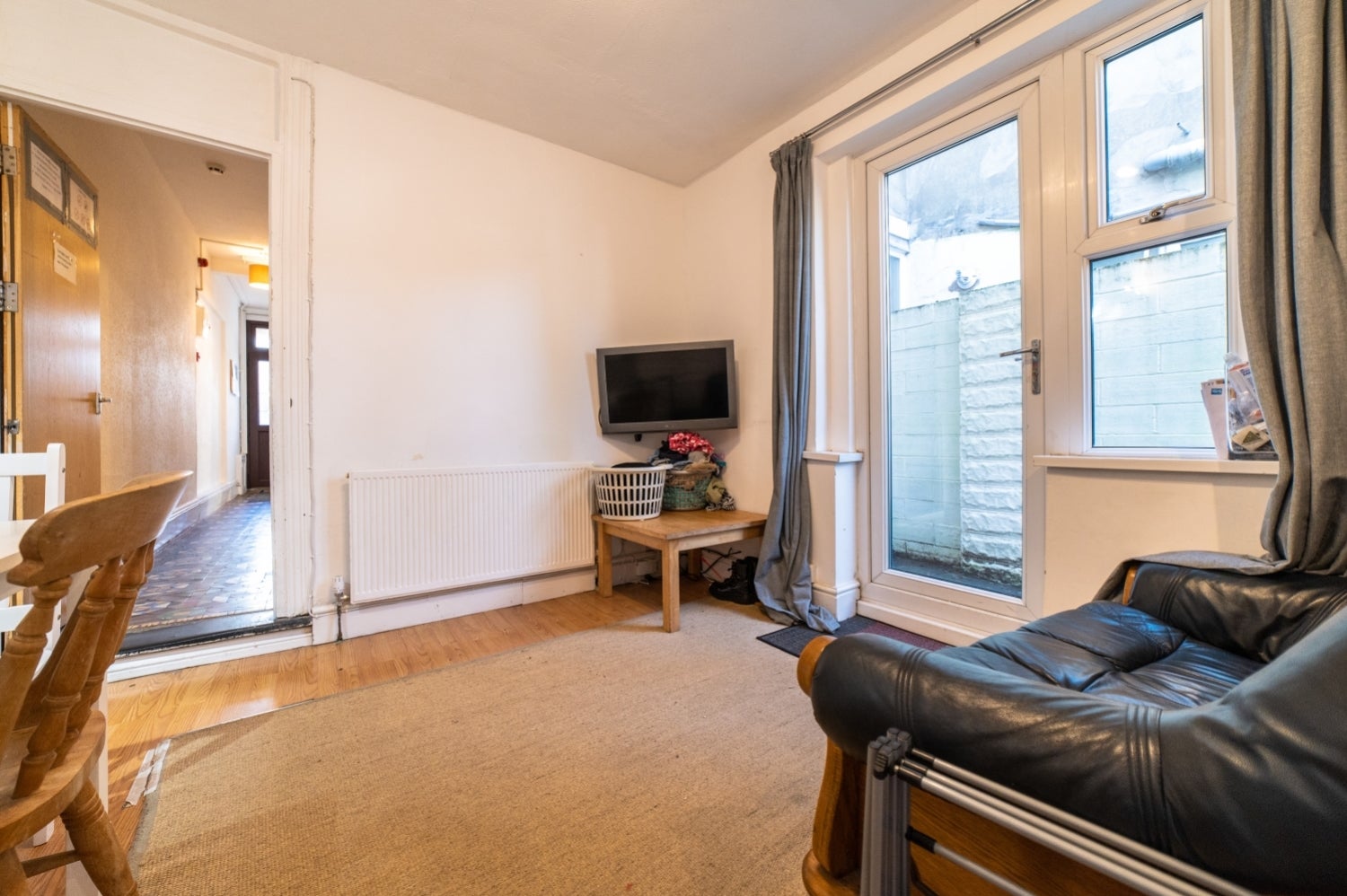 Room Cottrell Road in Cardiff