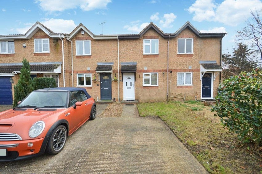 House Lowestoft Drive in Slough