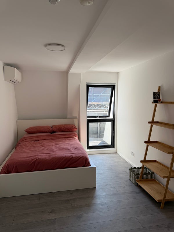 Room Triangle Road in Greater London