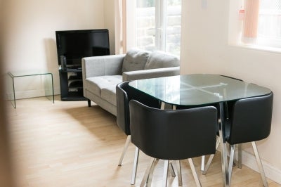 House Springbank Crescent in Leeds