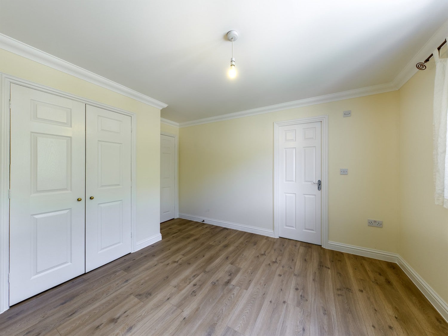 Flat Maidenbower Place in Crawley