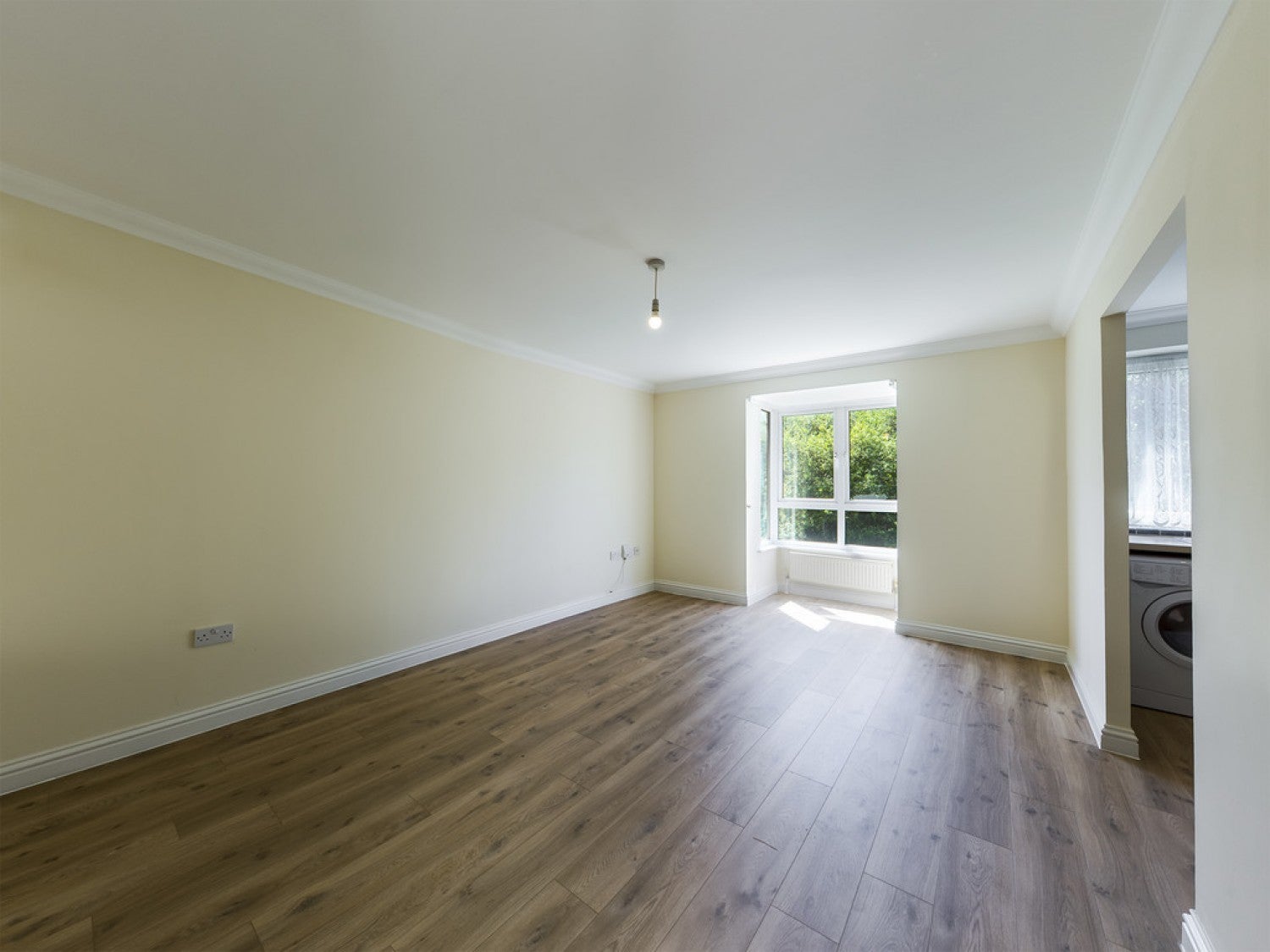 Flat Maidenbower Place in Crawley