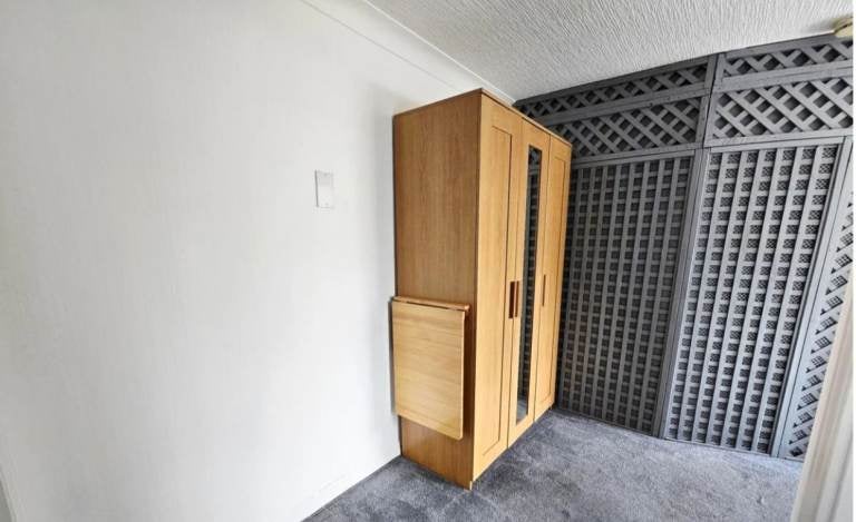Flat Tiptree Drive in Greater London