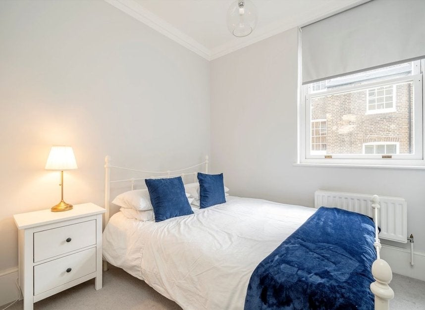Flat Gloucester Street in City of Westminster