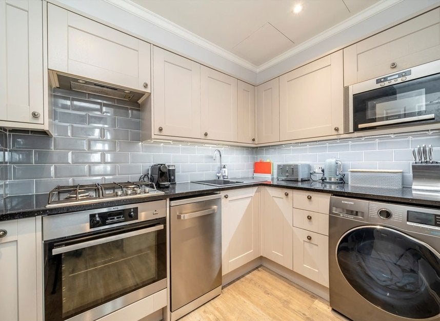 Flat Gloucester Street in City of Westminster