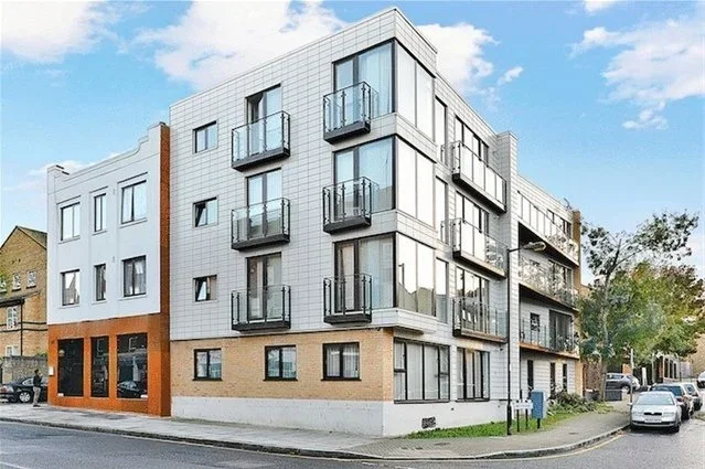 Flat Deptford Ferry Road in Greater London