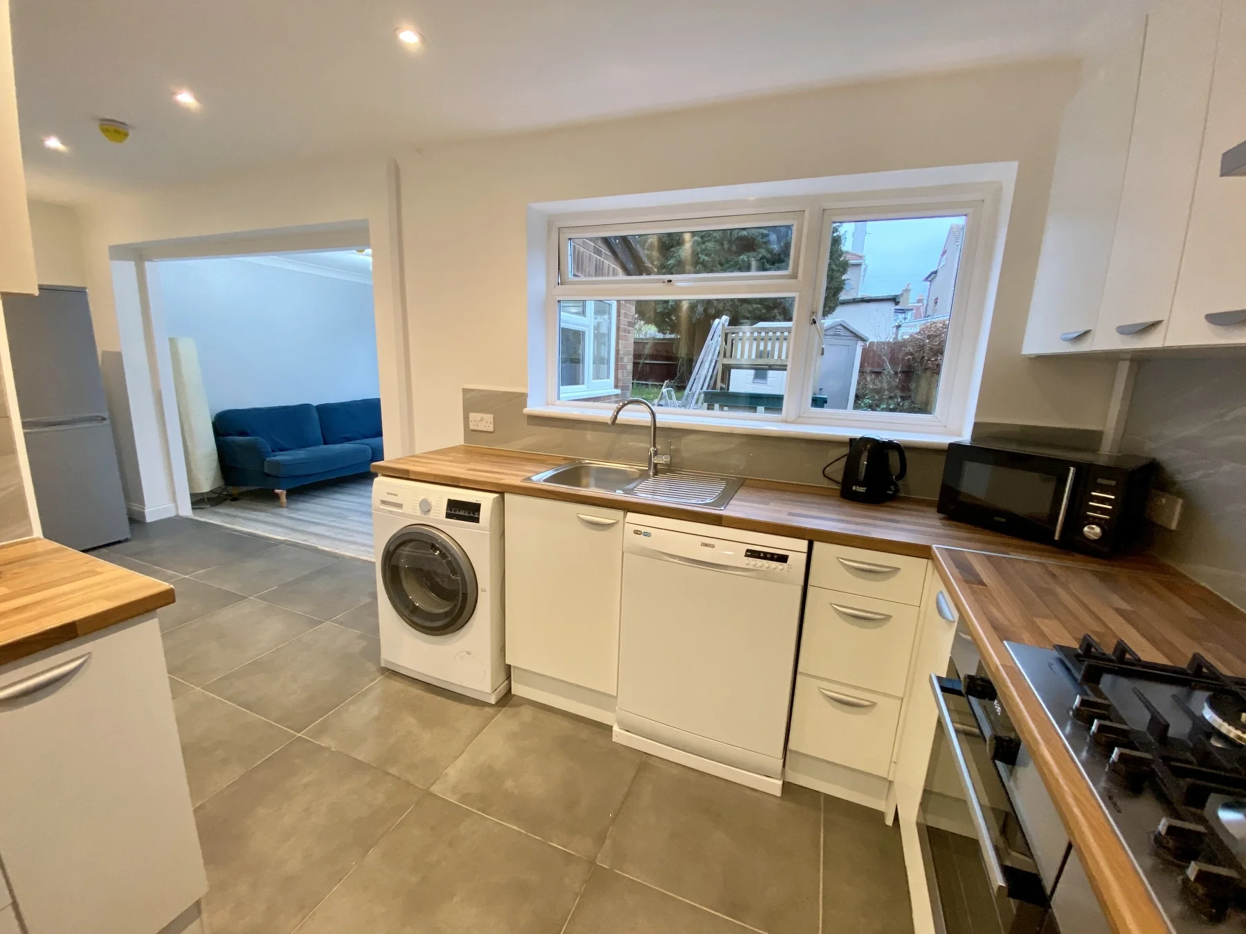 Room Elmhurst Avenue in Greater London