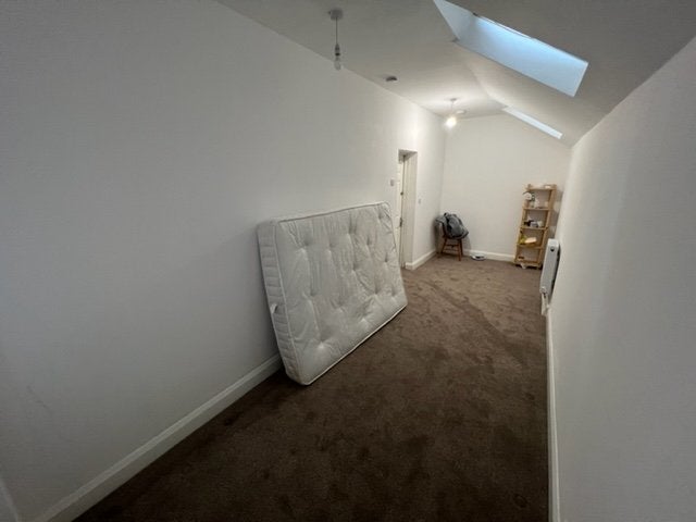 Room Abbotts Road in Greater London
