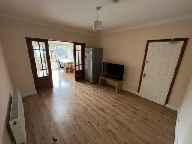 Room Abbotts Road in Greater London