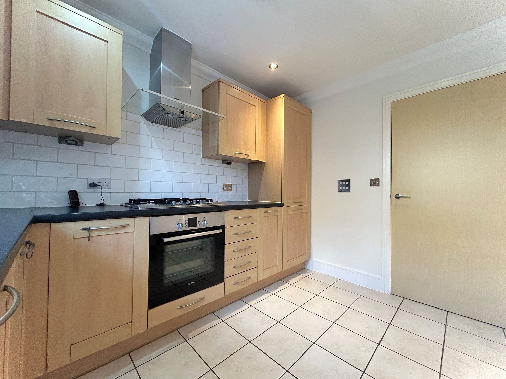 Flat Gander Green Lane in Greater London