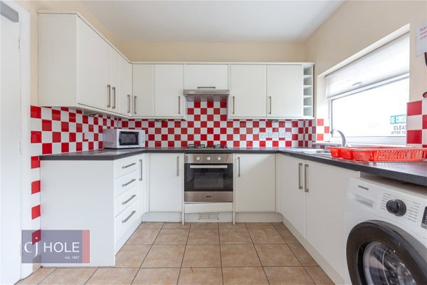 Flat Wanscow Walk in Bristol