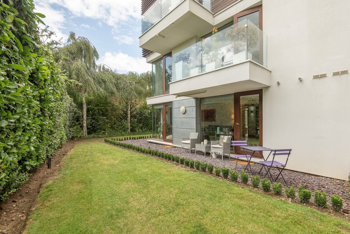 Flat Rivermead Close in Greater London