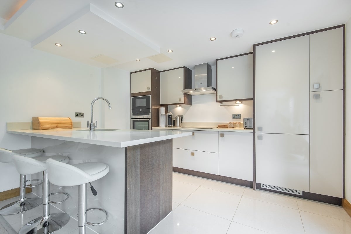 Flat Rivermead Close in Greater London