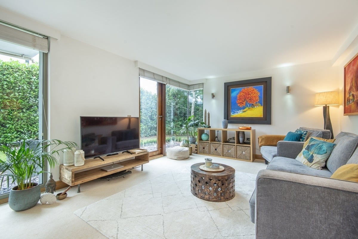 Flat Rivermead Close in Greater London