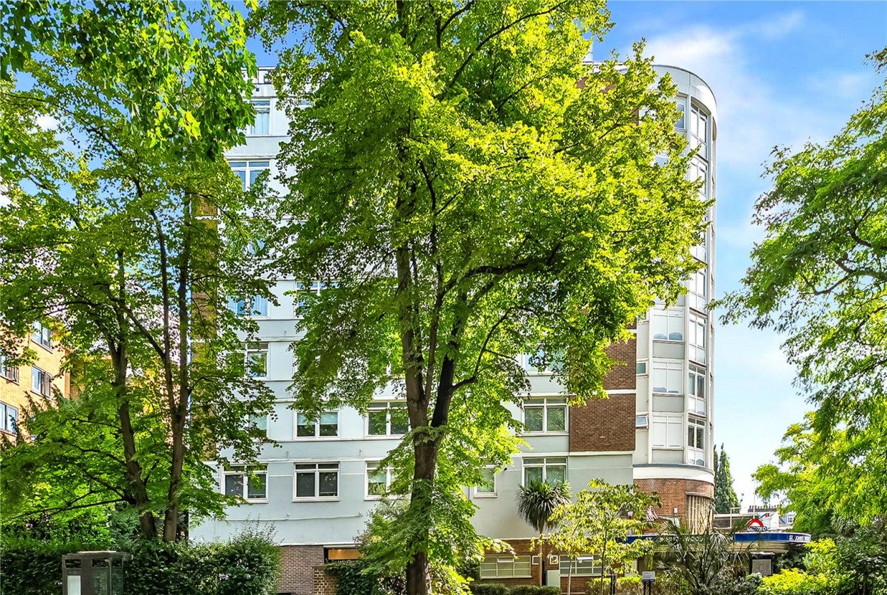 Flat Queen's Terrace in City of Westminster