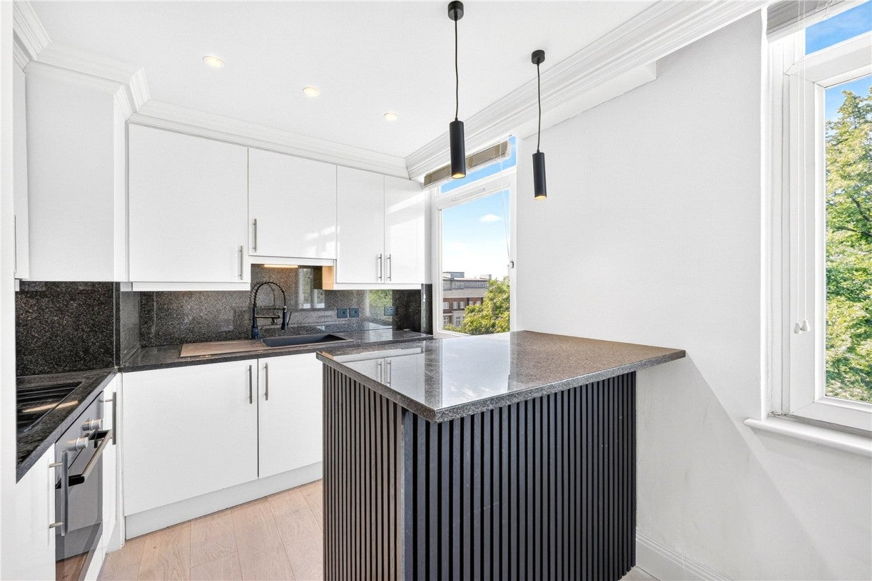 Flat Queen's Terrace in City of Westminster