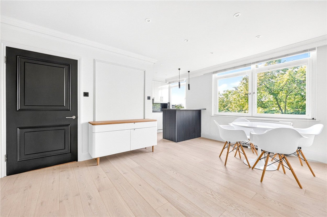 Flat Queen's Terrace in City of Westminster