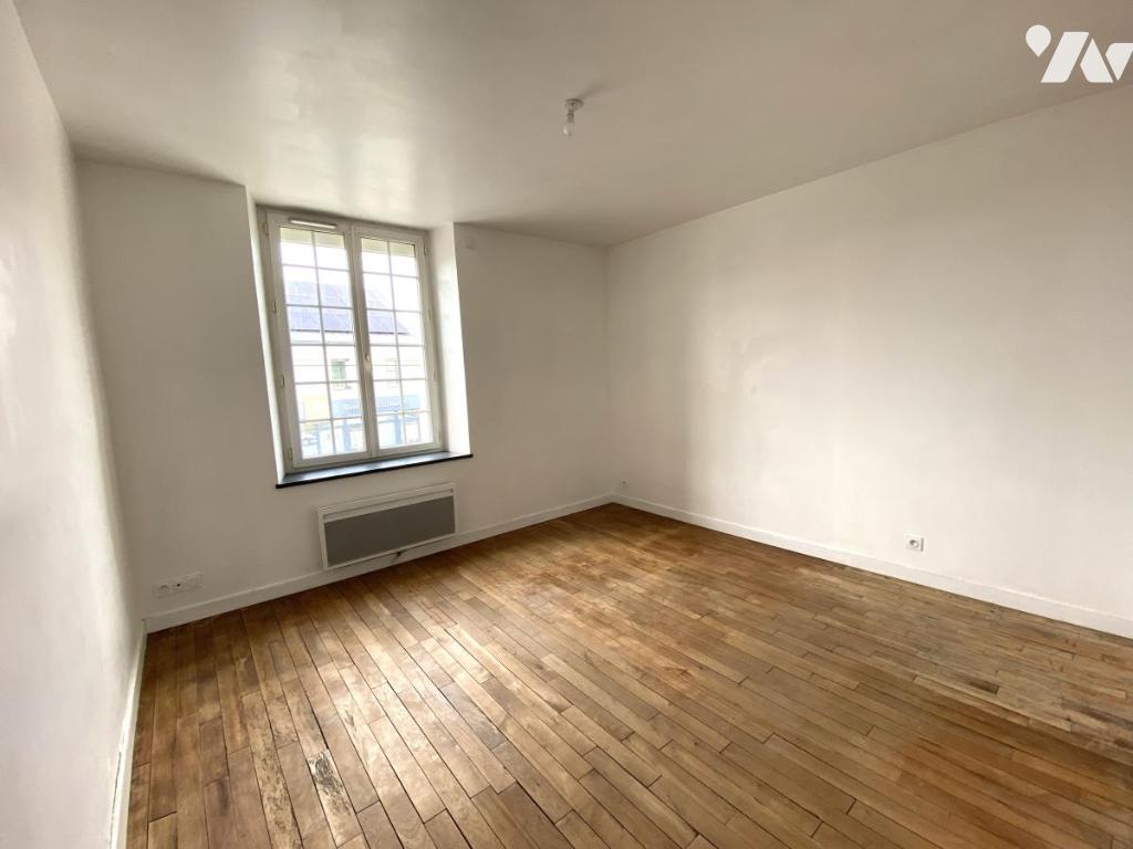 Maison Rue Nationale à Seiches-sur-le-Loir