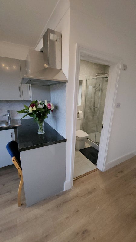 Flat Pasteur Gardens in Greater London