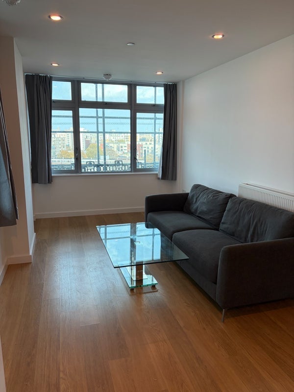 Room Ross Way in Greater London