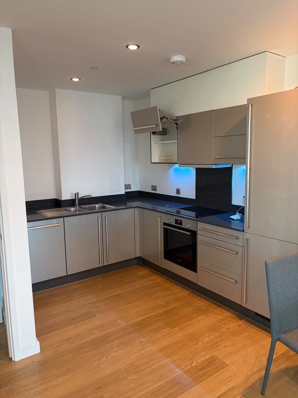 Room Ross Way in Greater London