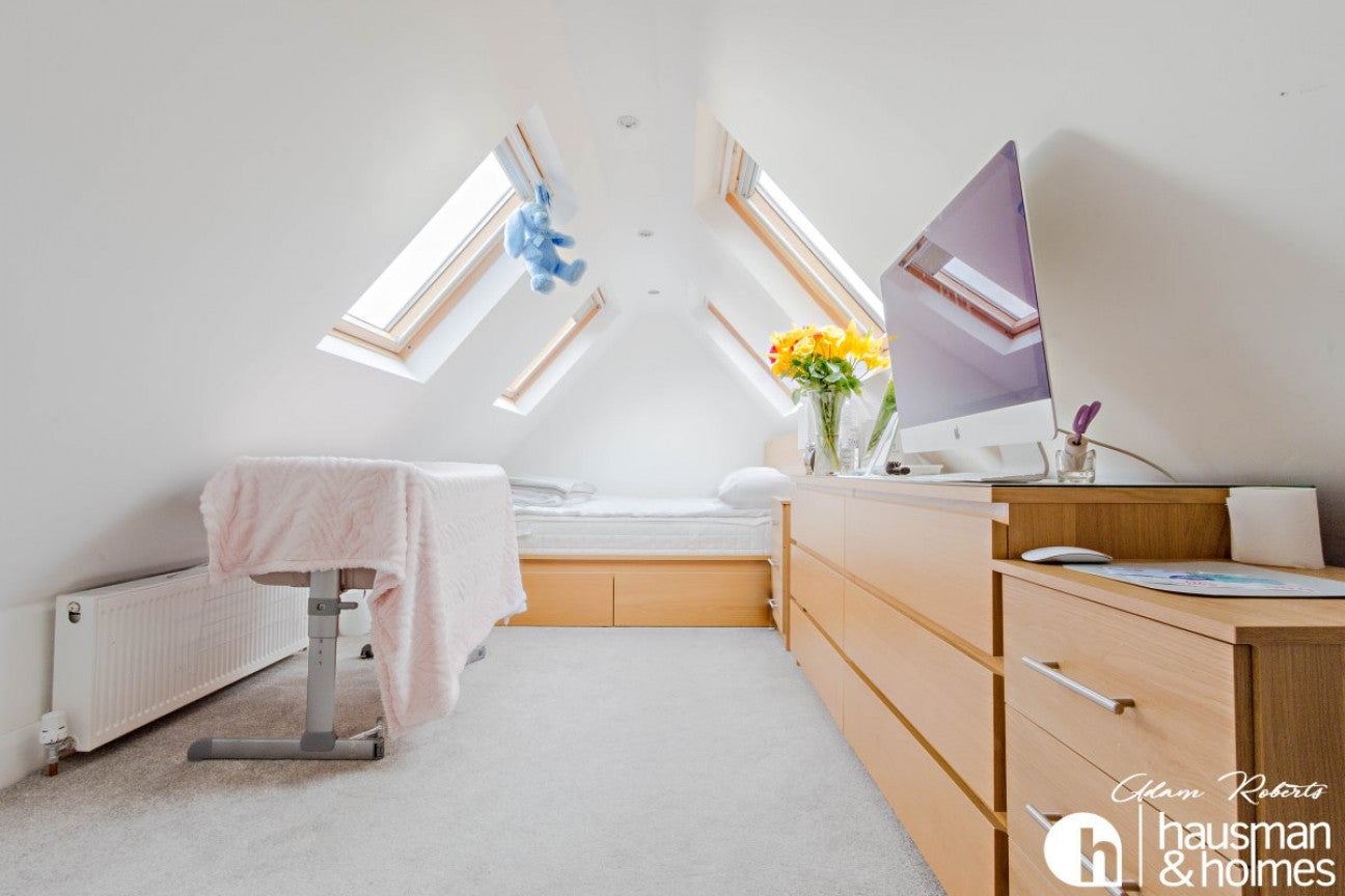 Flat Ashbourne Way in Greater London