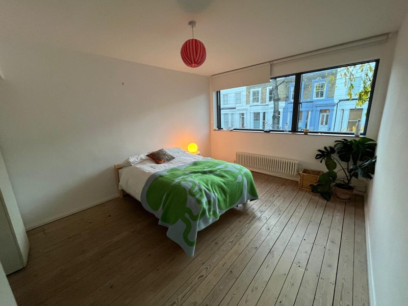 Room Berriman Road in Greater London