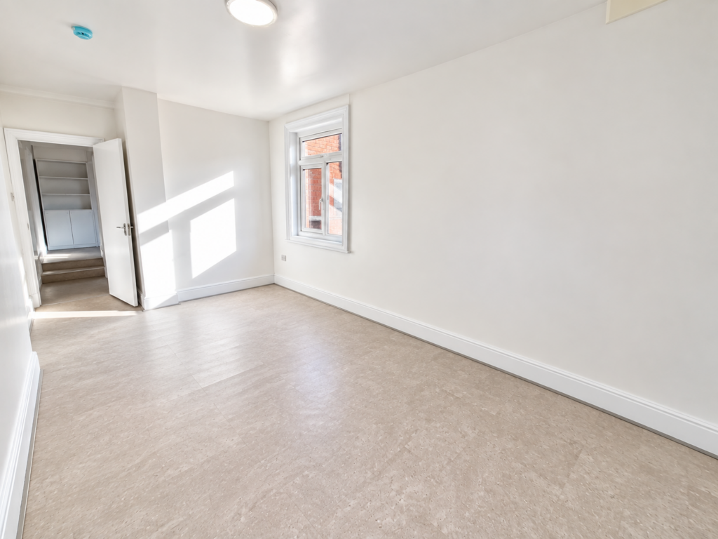 Flat Knighton Fields Road West in Leicester