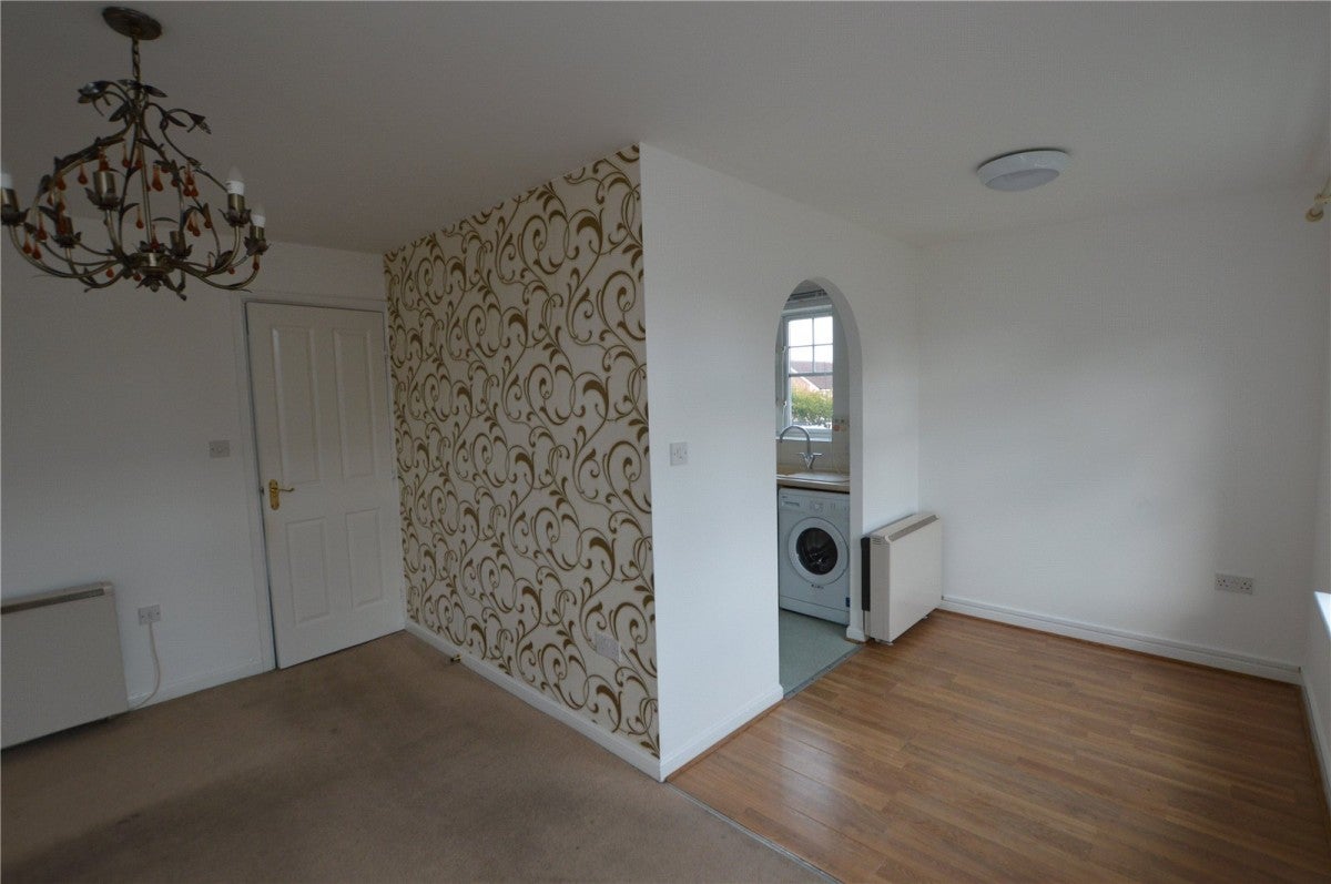 Flat Helmsley Court in Leeds