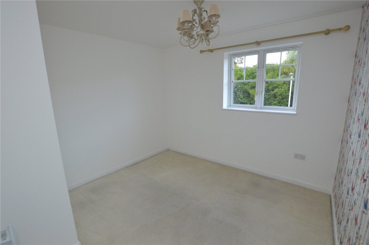 Flat Helmsley Court in Leeds