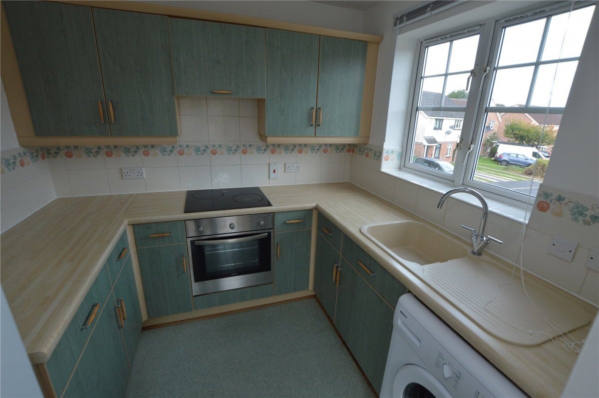 Flat Helmsley Court in Leeds