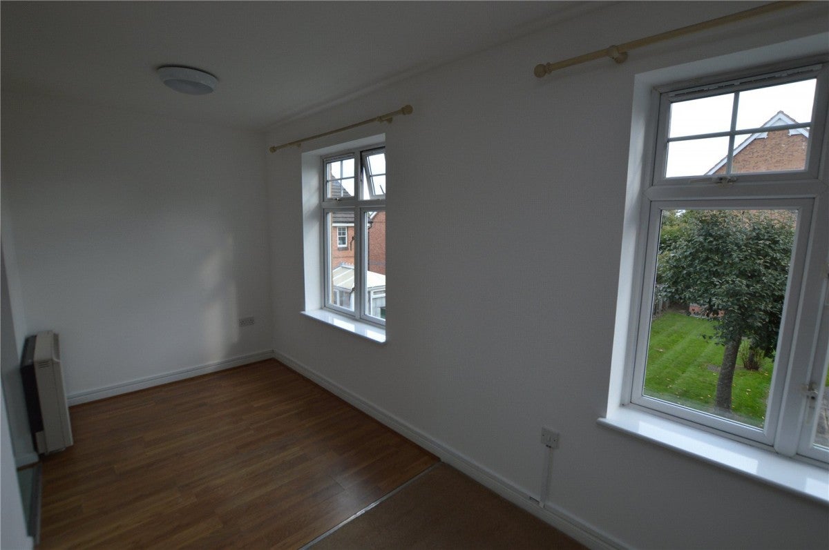 Flat Helmsley Court in Leeds