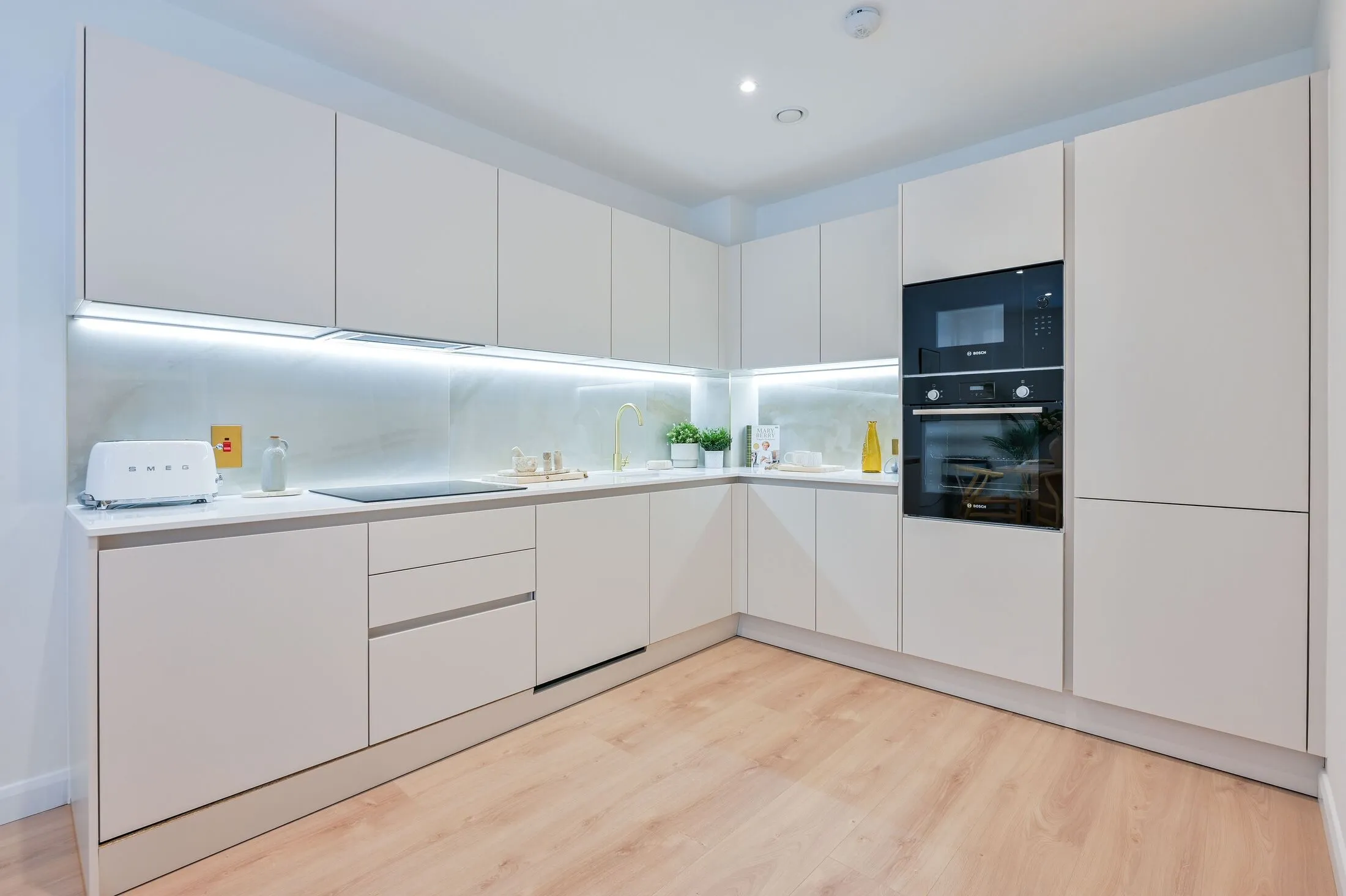 Flat Solomon's Passage in Greater London