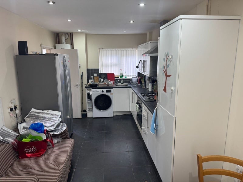 Room Metchley Drive in Birmingham